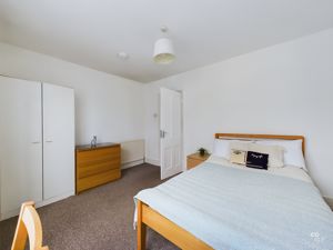 bed 4- click for photo gallery